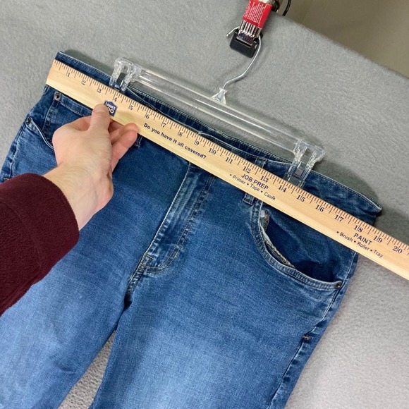 IZOD Mens Straight Fit Comfort Stretch Jeans Blue Size 36x30 - Picture 5 of 10